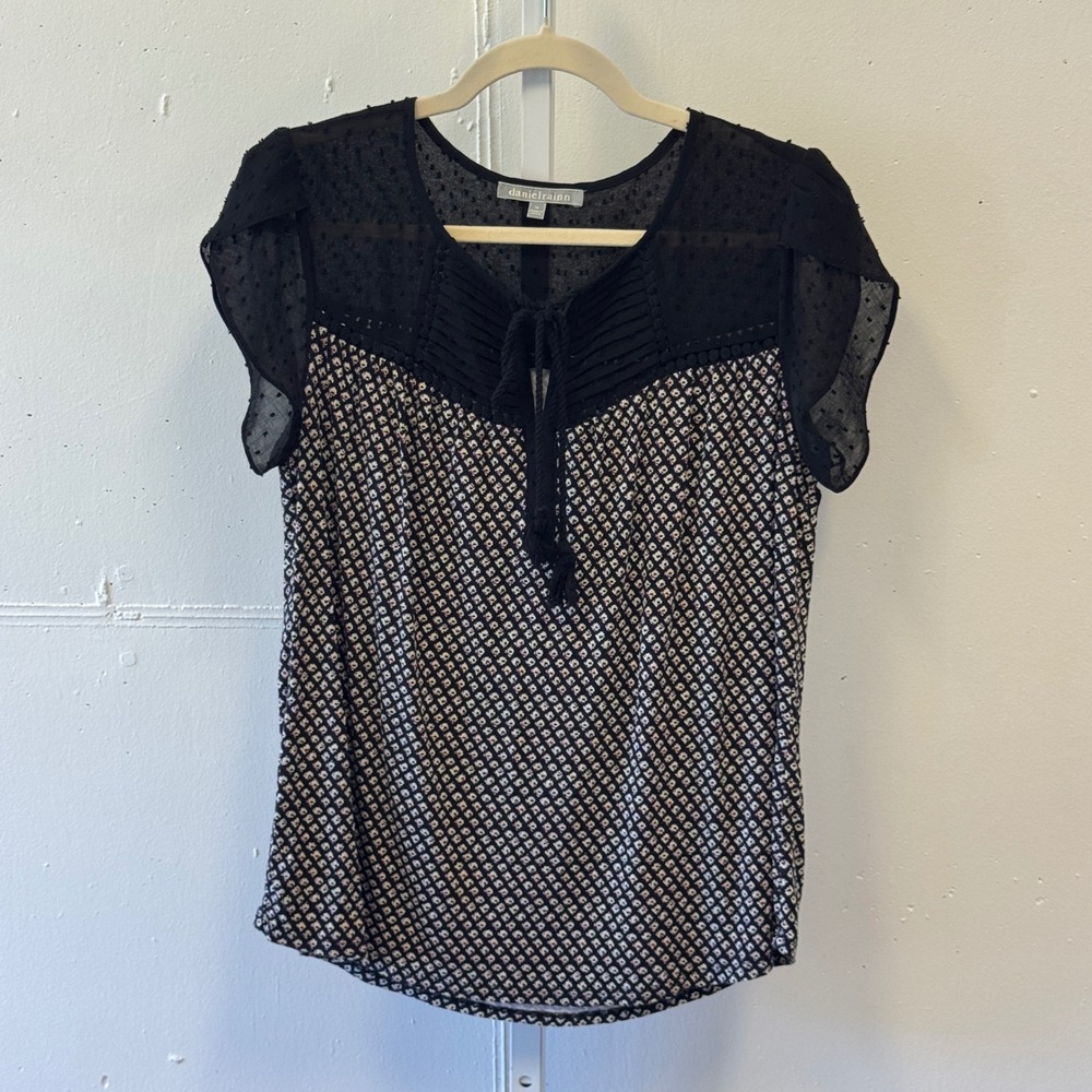 Daniel Rainn Mixed Media Swiss Dot Geometric Top Black Medium D19425 Rayon